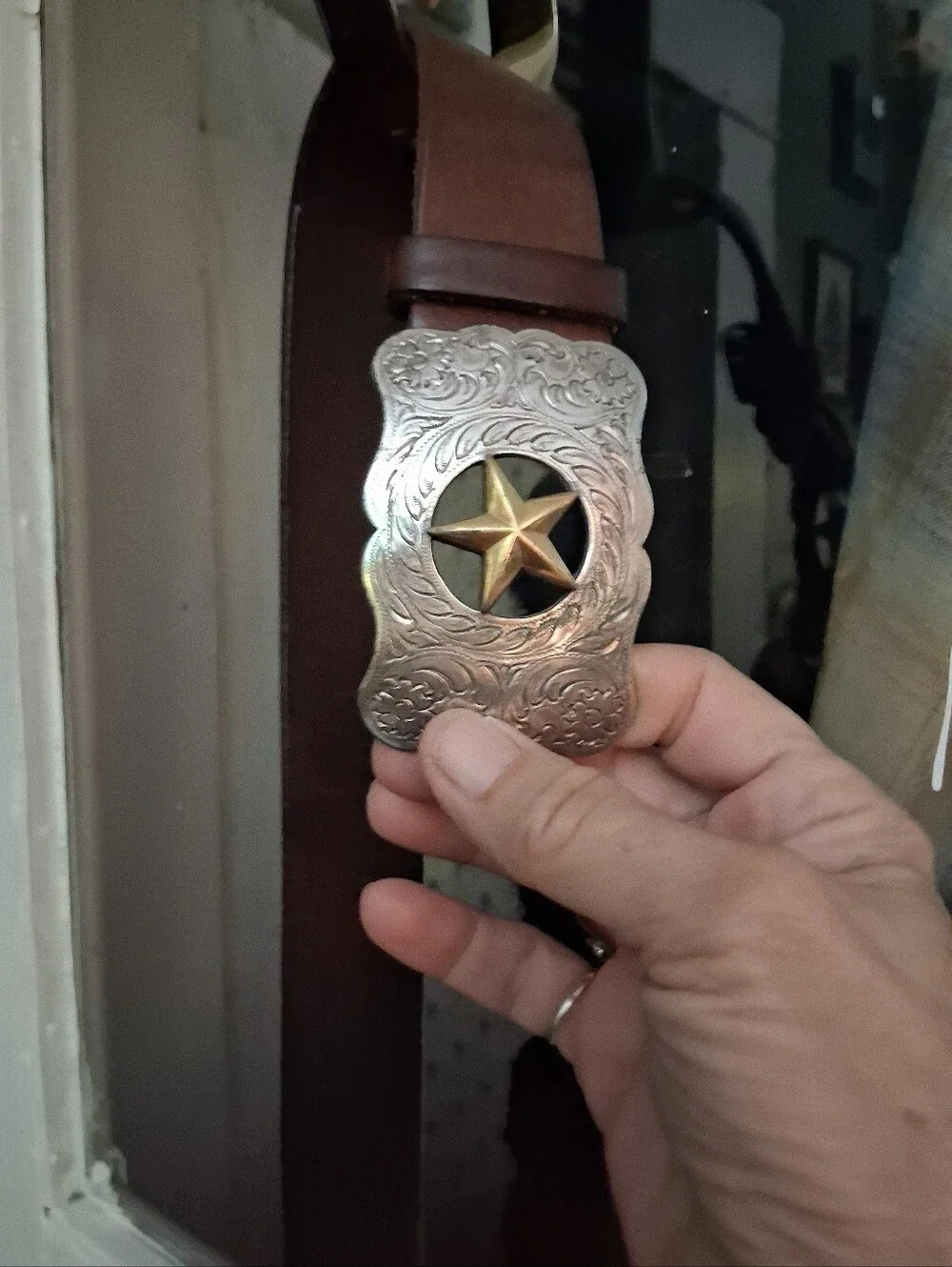 Classic Brown Leather Men’s Belt with Star Buckle